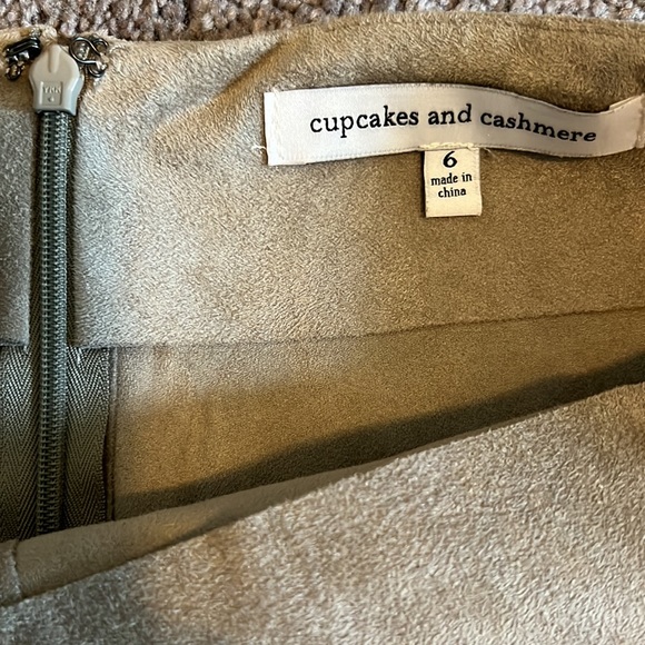 Cupcakes and Cashmere size 6 shorts faux suede - Picture 6 of 10